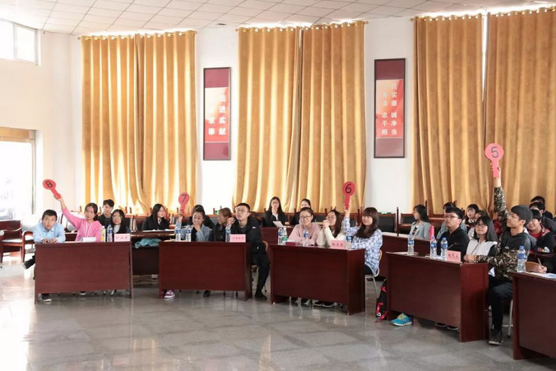 雷锋知识竞赛活动现场.jpg 雷锋知识竞赛活动现场.jpg