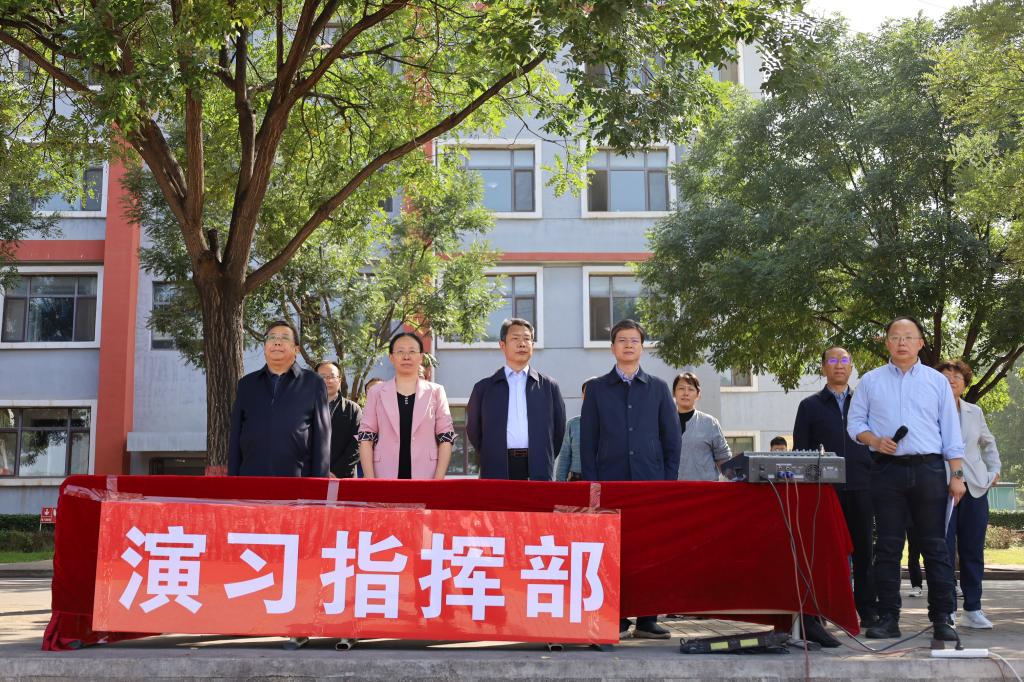 beat365举行2025年新生入学安全教育、应急疏散演习